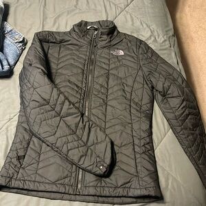 Woman’s small lighter weight North Face Jacket